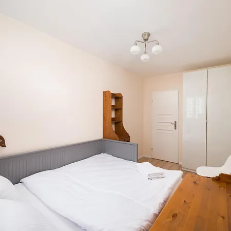 Апартаменты Targowek 3-bedroom By Bookinghost