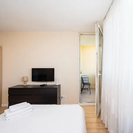 Targowek 3-bedroom By Bookinghost *