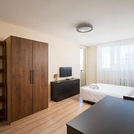 Targowek 3-bedroom By Bookinghost * Varşova