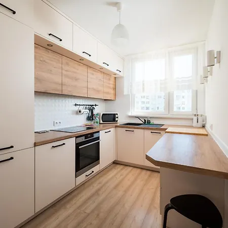 Targowek 3-bedroom By Bookinghost *