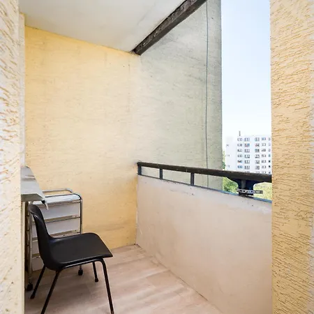 Apartman Targowek 3-bedroom By Bookinghost