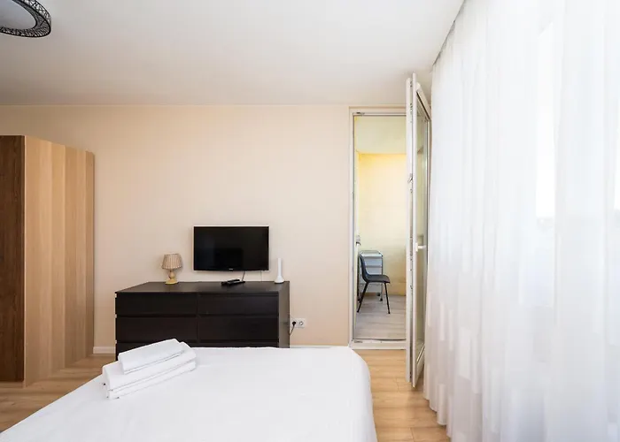 Targowek 3-bedroom By Bookinghost *