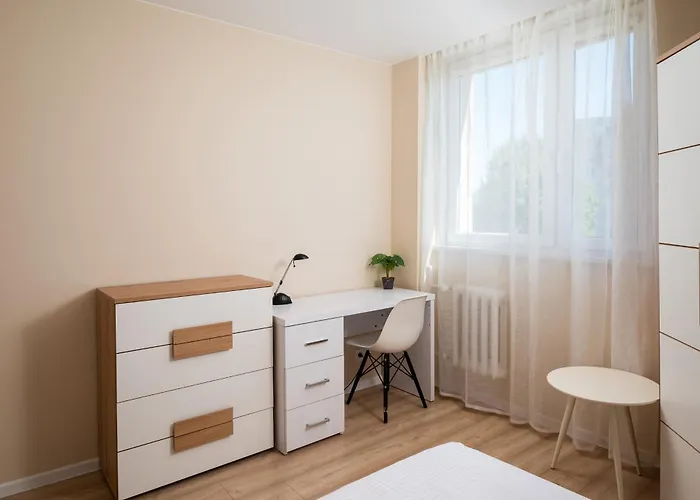 Lägenhet Targowek 3-bedroom By Bookinghost